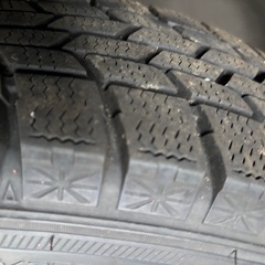 145/80/R13スタッドレスタイヤマルチホイールの画像