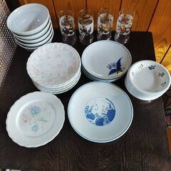お皿やグラス、丼など色々まとめての画像