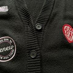 ワッペン付きカーディガン　黒、150の画像