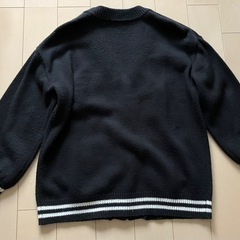 ワッペン付きカーディガン　黒、150の画像