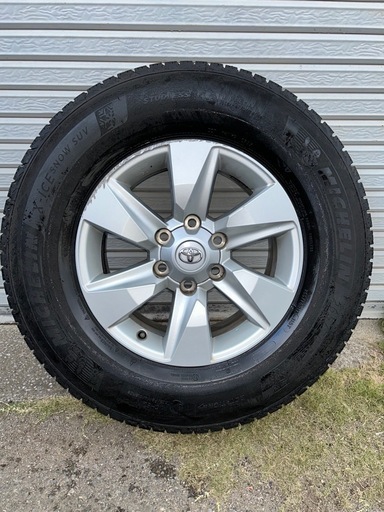 プラド純正ホイールスタットレスタイヤ付き