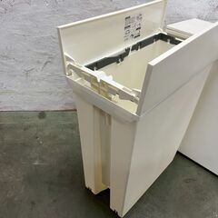 【ジモティ限定特価】 足踏み式ペール ゴミ箱 35L ホワイト ① A0914Gの画像