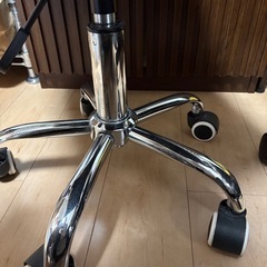 【合皮はがれあり】アルミナムチェア オフィスチェア キャスター付き パソコンチェア デスクチェアの画像