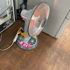 リサイクルショップどりーむ天保山店　No4896 ハロゲンヒーター　２０１６年製　SKジャパン　最大８００W　首振り機能付き♪　直径３６ｃｍの画像