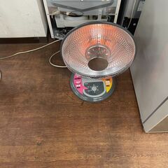 リサイクルショップどりーむ天保山店　No4896 ハロゲンヒーター　２０１６年製　SKジャパン　最大８００W　首振り機能付き♪　直径３６ｃｍの画像