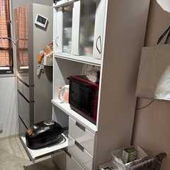 食器棚　ホワイト　ラグ2026年1月末予定の画像