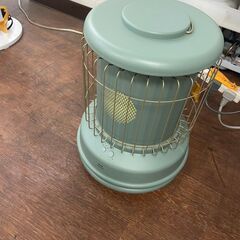 リサイクルショップどりーむ天保山店　No4661 BRUNO　全方位型ファンヒーター　２０２２年製　クラシックストーブ　BOE100　横３０ｃｍ　縦３６ｃｍ　最大１２００Ｗ　クラシカルなデザインがオシャレ♪　定価約１４０００円の画像