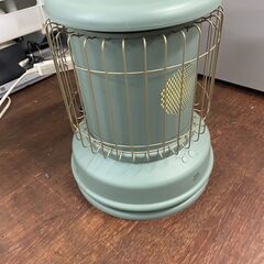 リサイクルショップどりーむ天保山店　No4661 BRUNO　全方位型ファンヒーター　２０２２年製　クラシックストーブ　BOE100　横３０ｃｍ　縦３６ｃｍ　最大１２００Ｗ　クラシカルなデザインがオシャレ♪　定価約１４０００円の画像