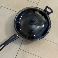 【無料】　IKEA 中華鍋　蓋付きの画像