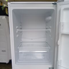 セール開催中！表示価格からさらに％OFF！（サルベージ品を除く）ヤマダ　高年式2025年　117L　2ドア冷蔵庫　使用数ヶ月のみの画像