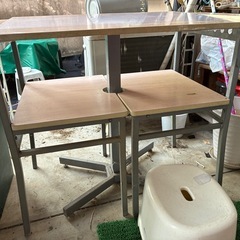 テーブル、椅子セットの画像