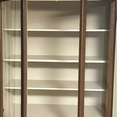 キッチンキャビネット　食器棚の画像