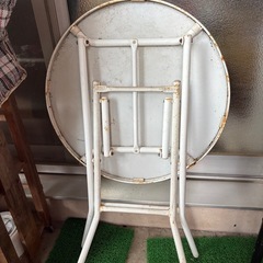 庭用テーブルの画像