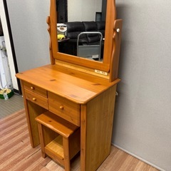 木製ドレッサーの画像