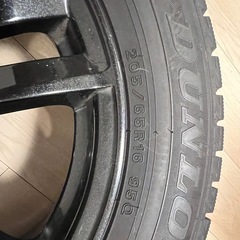 スタッドレスタイヤホイール、ナット付きの画像