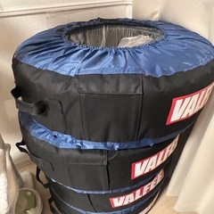 スタッドレスタイヤホイール、ナット付きの画像