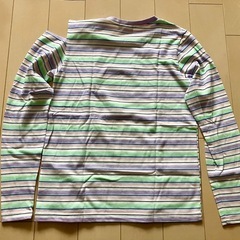 ボーダー柄　方あきトップス　150の画像