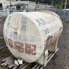 保温材入り　FRP製貯湯タンク　1800Lの画像