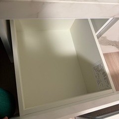 【ほぼ新品】deseo デセオ ミニ食器棚 80 KB-A 石目 ホワイトの画像