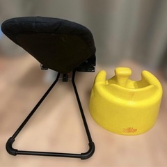 BABYBJÖRNバウンサーとBumboベビーソファイのセットの画像