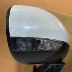 トヨタ　ルーミーサイドミラー(右)の画像