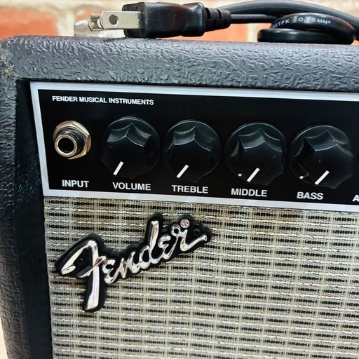 ️激安️Fender 小型ベース用アンプ bassboy