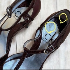 Calvin Klein Tストラップパンプス 23cm ダークブラウンの画像