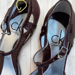 Calvin Klein Tストラップパンプス 23cm ダークブラウンの画像