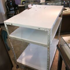 車輪付きスチールラックの画像
