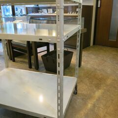 車輪付きスチールラックの画像