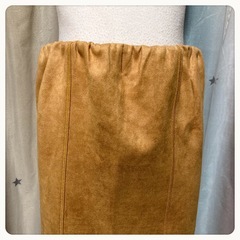 ꒰GRL꒱スウェード風タイトスカート スリット自在 黄色系 ボトムスLサイズOKの画像