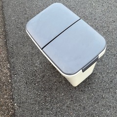 美品ゴミ箱の画像