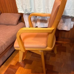 ダイニングチェア　回転タイプの画像