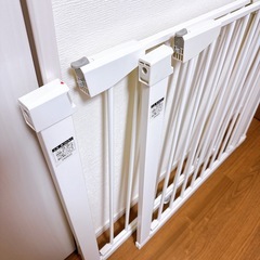 2つセット！dear BABY ディアベビー 取り付けラクラク！シンプルベビーゲート 追加フレーム1本付  つっぱり式 取付幅：約75〜89cm  ベビーザらス限定の画像