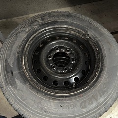 ハイエース  キャラバン スタッドレスタイヤ ホイール付きの画像