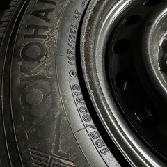 ハイエース  キャラバン スタッドレスタイヤ ホイール付きの画像