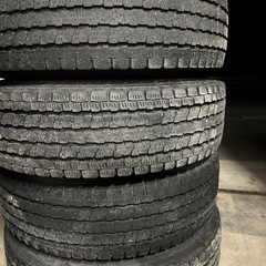 ハイエース  キャラバン スタッドレスタイヤ ホイール付きの画像