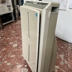 ホワイト 空気清浄機 スリムタイプの画像