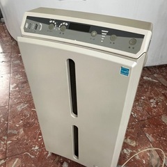 ホワイト 空気清浄機 スリムタイプの画像