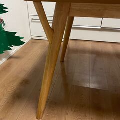 ダイニングテーブルの画像