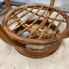 O2511-637 ラタン製天板ガラステーブル レトロ 丸テーブル 中古の画像