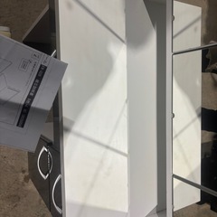 配達可能別料金　ドレッサー　三面鏡　白黒の画像