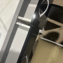 配達可能別料金　ドレッサー　三面鏡　白黒の画像