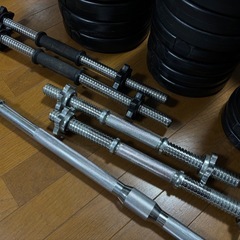 バーベル、ダンベル、ウエイト、フラットベンチのセット！の画像