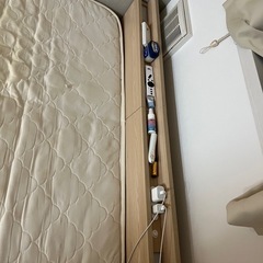 セミダブルベットフレームとマットレスのセットの画像