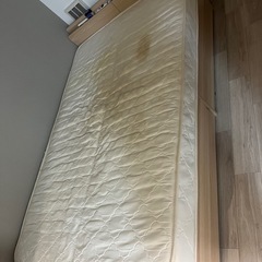 セミダブルベットフレームとマットレスのセットの画像