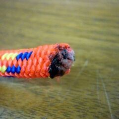 ☆訳あり メーカー不明 ザイル 直径Φ7mm 長さ10.7m レッド 登山用品 登山用ロープ 先端熱処理済み 赤 ロッククライミング 札幌市 豊平区 平岸店の画像