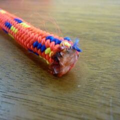 ☆訳あり メーカー不明 ザイル 直径Φ7mm 長さ10.7m レッド 登山用品 登山用ロープ 先端熱処理済み 赤 ロッククライミング 札幌市 豊平区 平岸店の画像