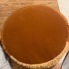 お猿のジョージクッションの画像