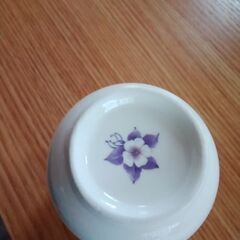 マグカップと花柄湯飲みの画像